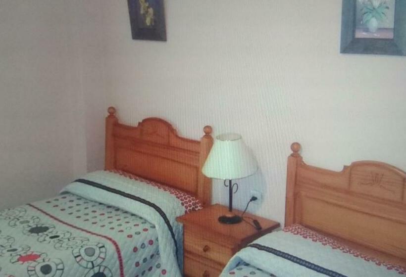 بنسيون Hostal Alameda