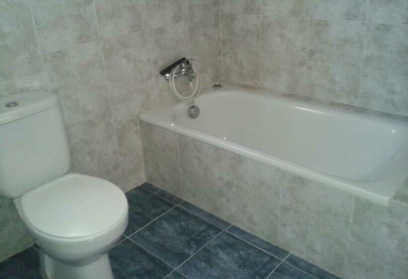 بنسيون Hostal Alameda