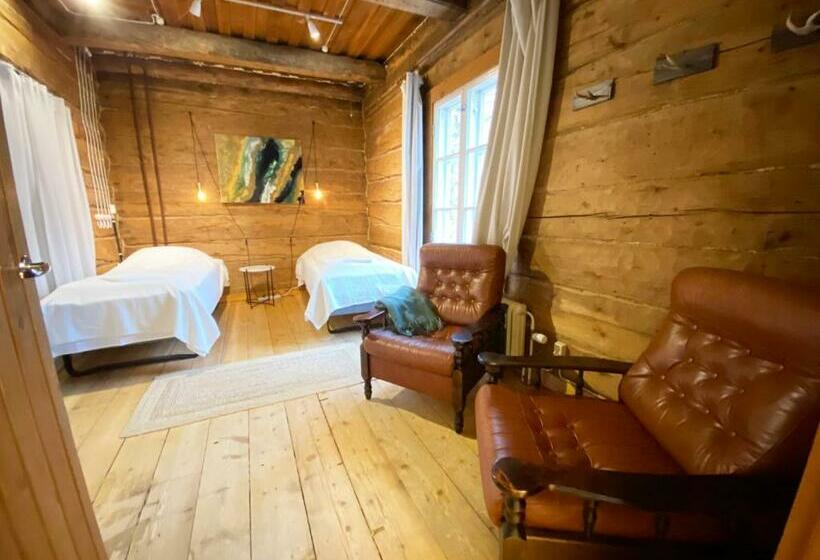 Пансион Lauri Historical Log House Manor