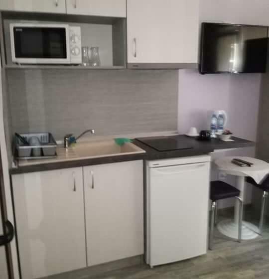 پانسیون Saraya