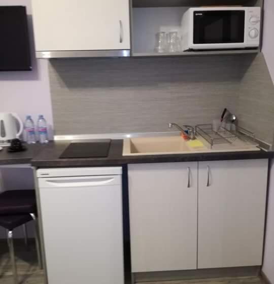 پانسیون Saraya