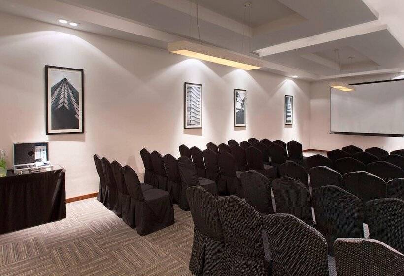 Four Points By Sheraton Hotel And Serviced Apartments Pune