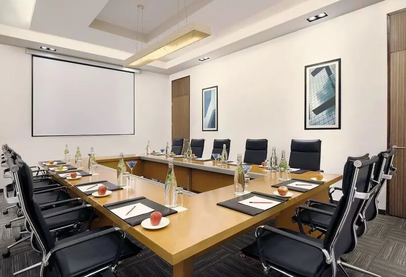 Four Points By Sheraton Hotel And Serviced Apartments Pune