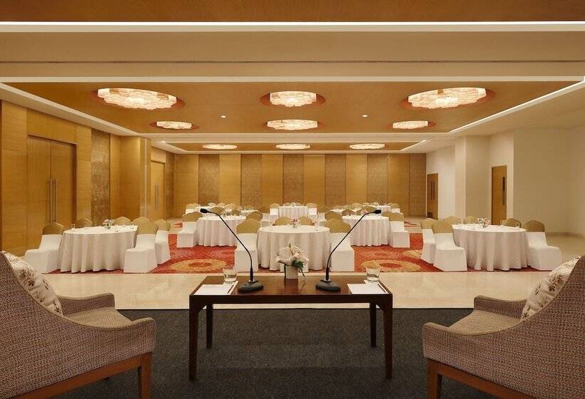 Four Points By Sheraton Hotel And Serviced Apartments Pune