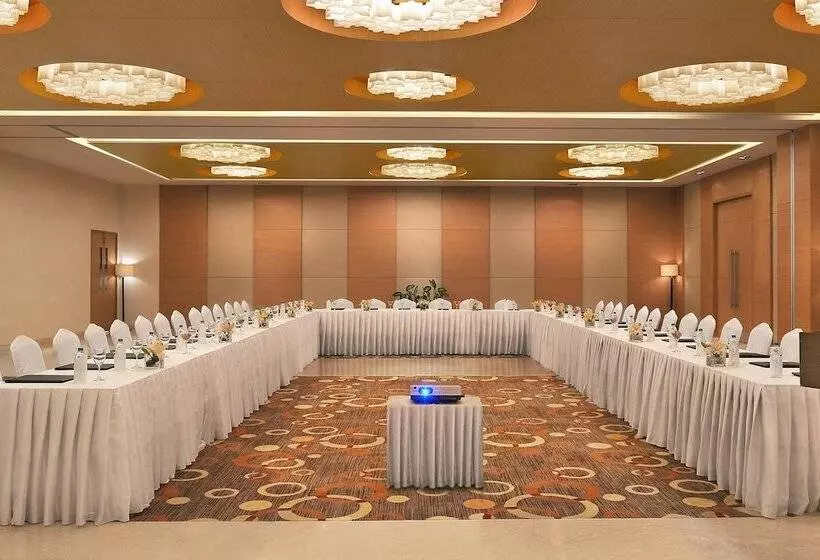 Four Points By Sheraton Hotel And Serviced Apartments Pune