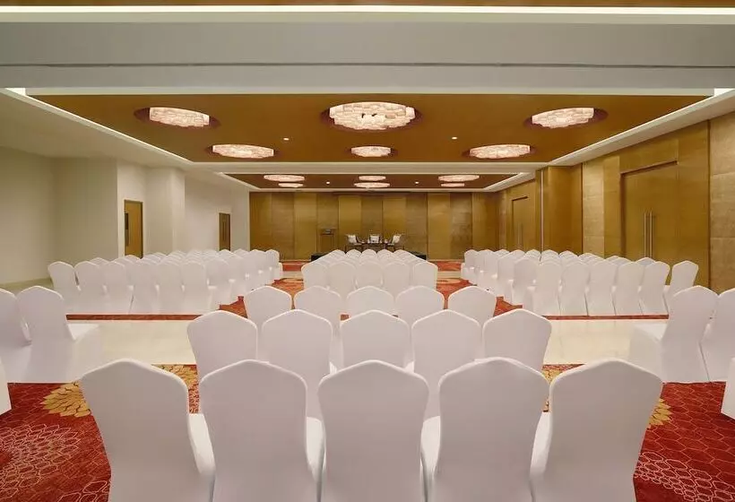 Four Points By Sheraton Hotel And Serviced Apartments Pune