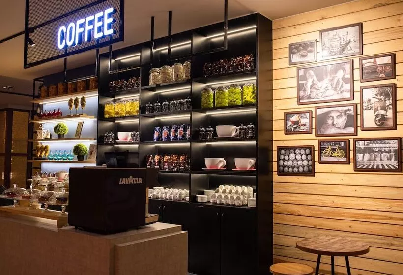 Four Points By Sheraton Hotel And Serviced Apartments Pune