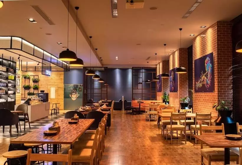 Four Points By Sheraton Hotel And Serviced Apartments Pune