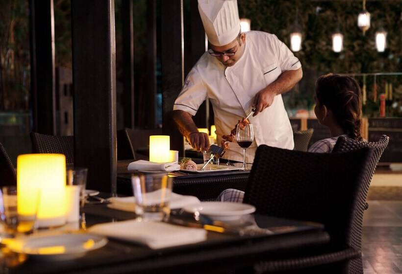 Four Points By Sheraton Hotel And Serviced Apartments Pune