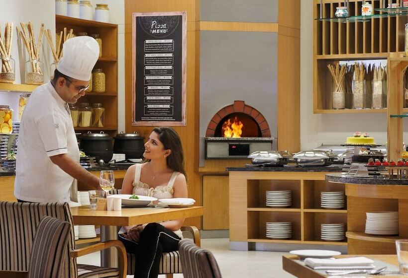 Four Points By Sheraton Hotel And Serviced Apartments Pune