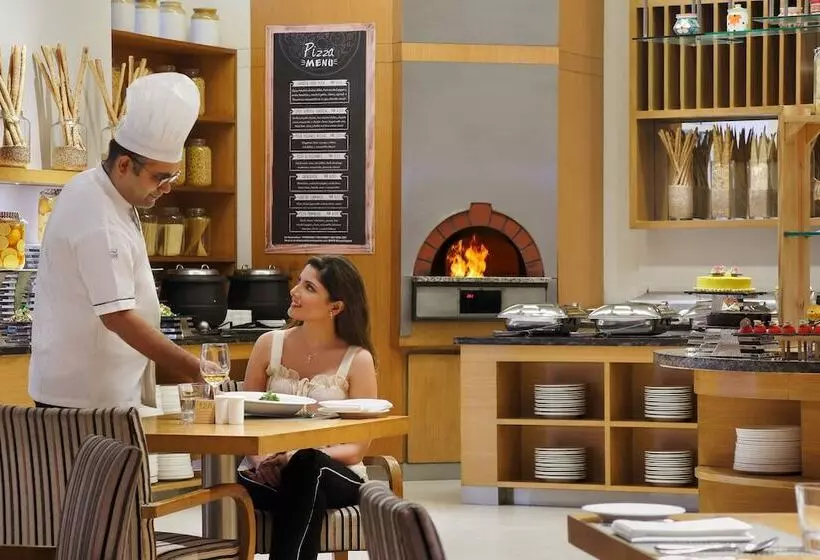 Four Points By Sheraton Hotel And Serviced Apartments Pune