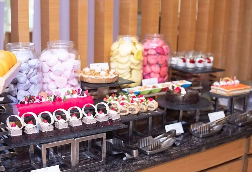 Four Points By Sheraton Hotel And Serviced Apartments Pune