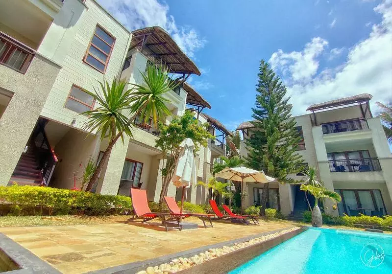 هتل Grand Baie Suites