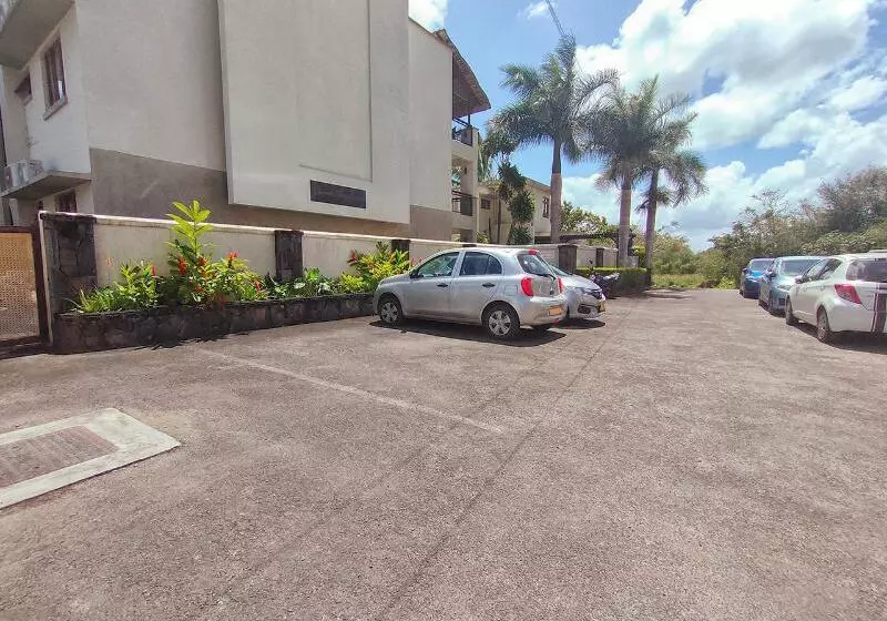 هتل Grand Baie Suites