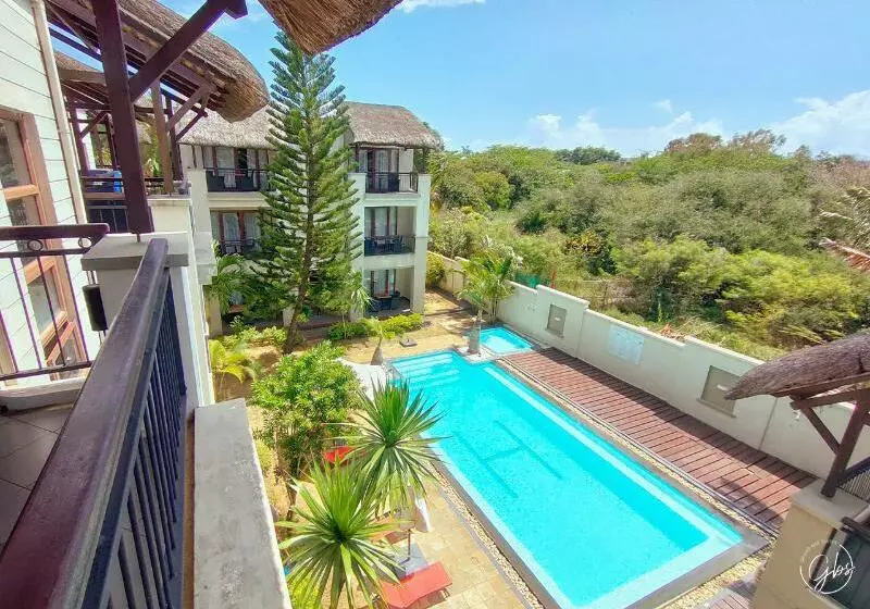 هتل Grand Baie Suites