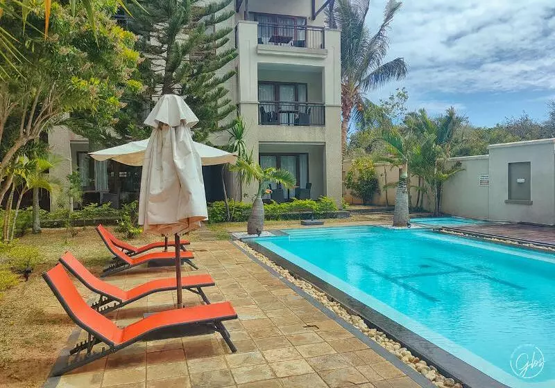 هتل Grand Baie Suites