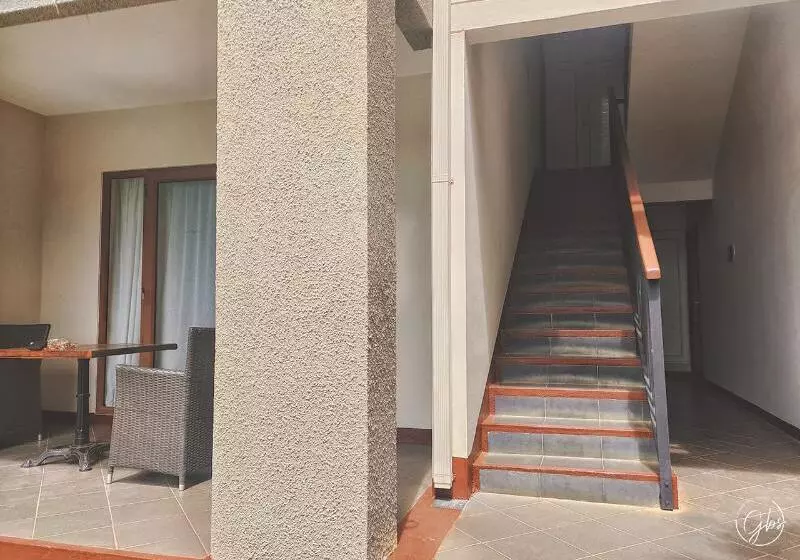 هتل Grand Baie Suites