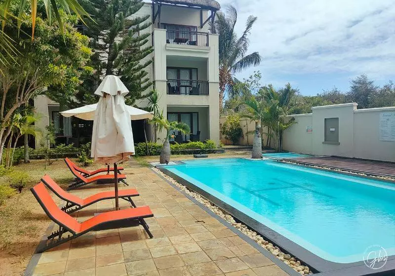 هتل Grand Baie Suites