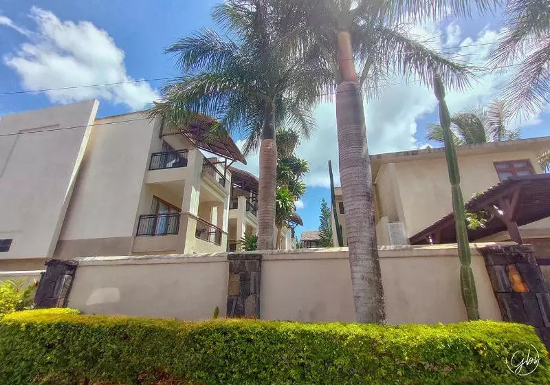 هتل Grand Baie Suites