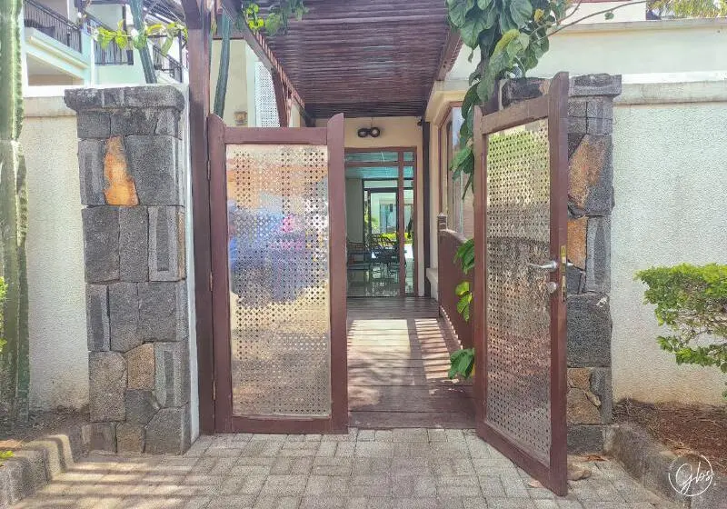 هتل Grand Baie Suites