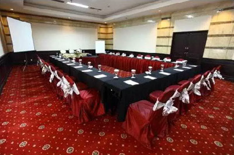 Hotel Grand Cempaka Business