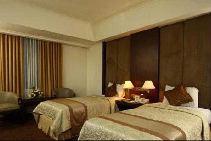 Отель Grand Cempaka Business