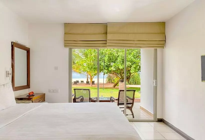 Отель Jetwing Sea