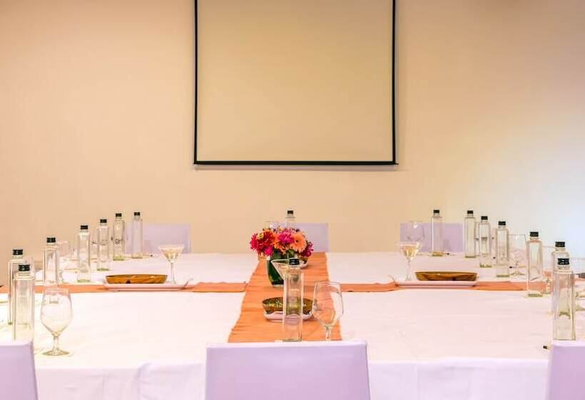 Отель Jetwing Sea