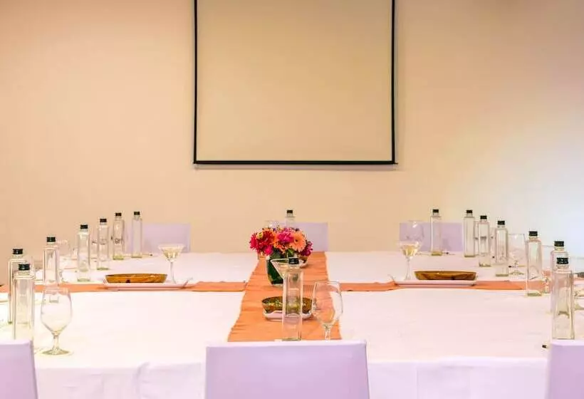 Отель Jetwing Sea