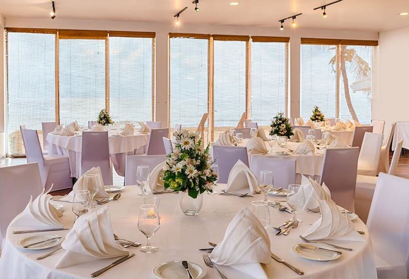 Отель Jetwing Sea