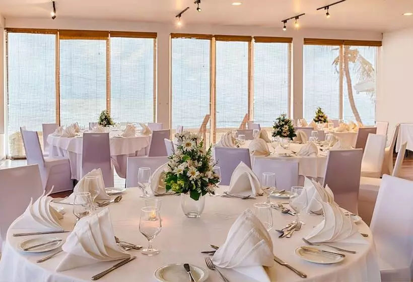 Отель Jetwing Sea