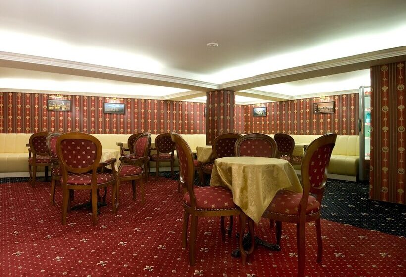 Manhattan Hotel & Restaurant