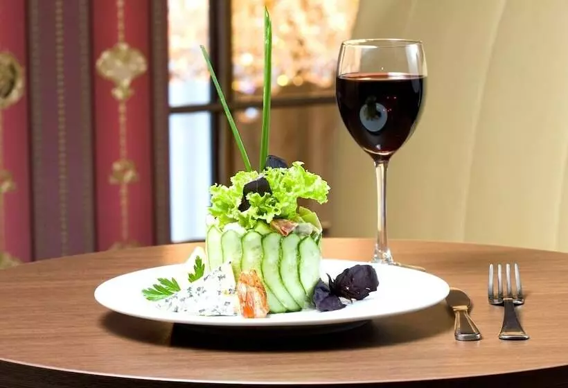 Manhattan Hotel & Restaurant