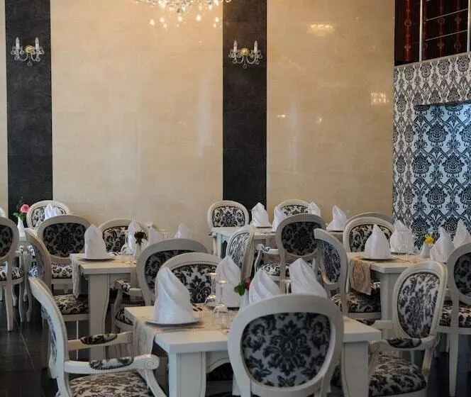 Manhattan Hotel & Restaurant