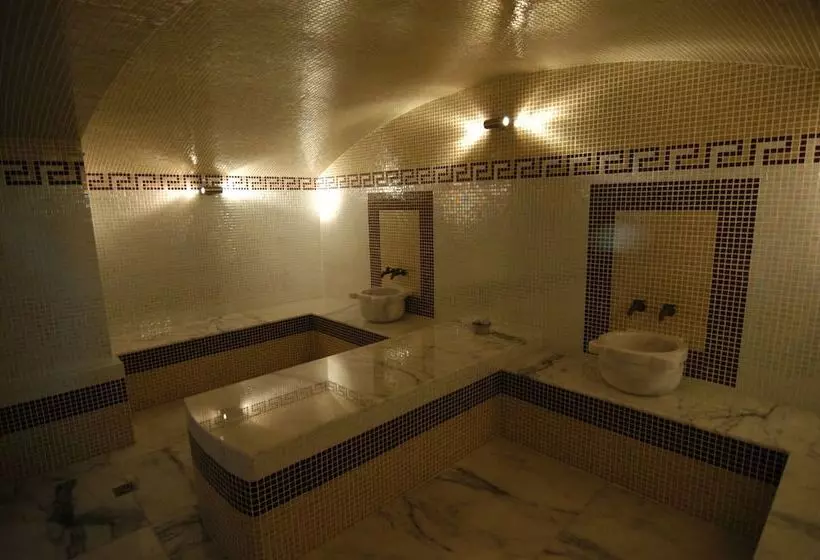 Manhattan Hotel & Restaurant