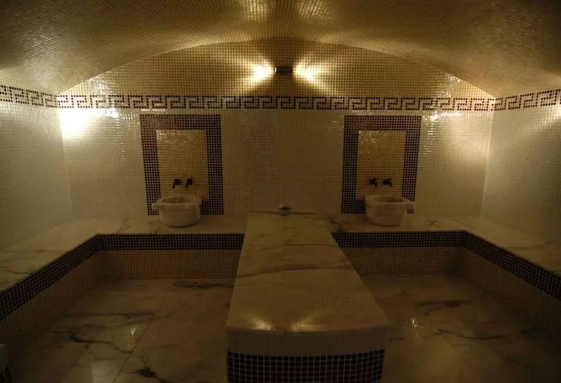 Manhattan Hotel & Restaurant