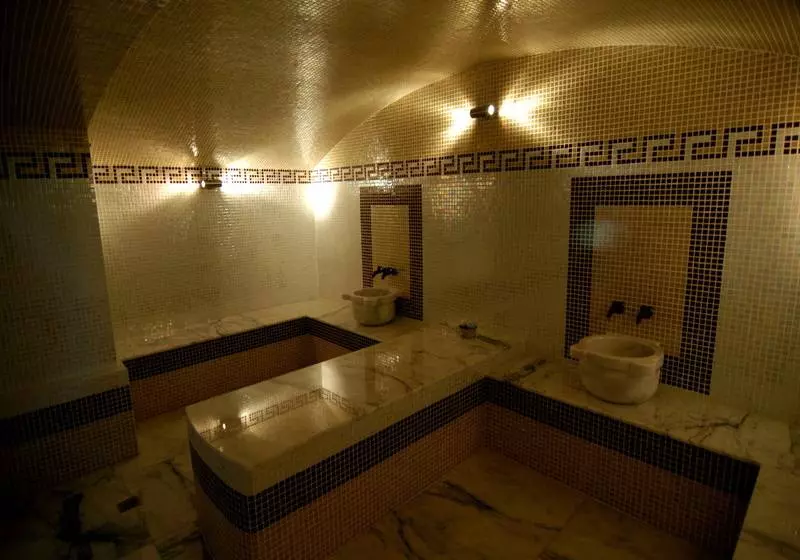 Manhattan Hotel & Restaurant