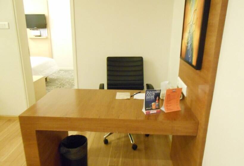 هتل Noorya Business & Banquet