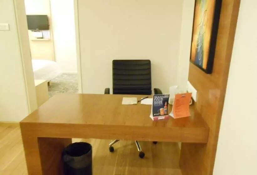 酒店 Noorya Business & Banquet