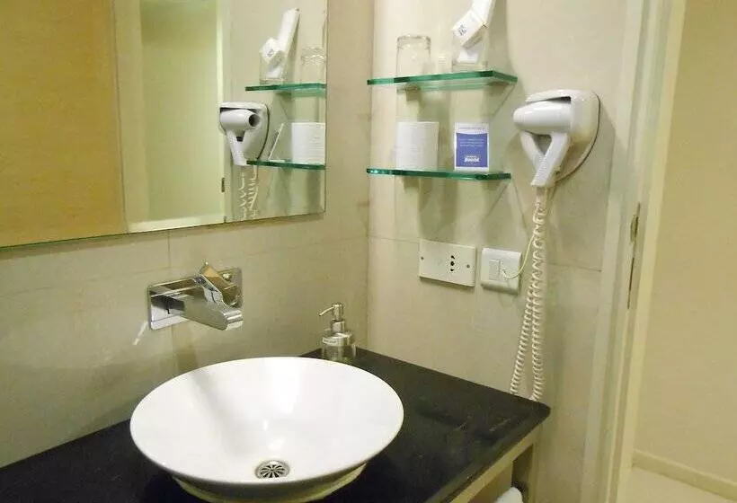 酒店 Noorya Business & Banquet