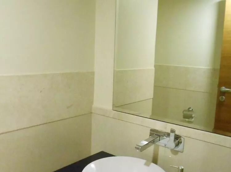 酒店 Noorya Business & Banquet