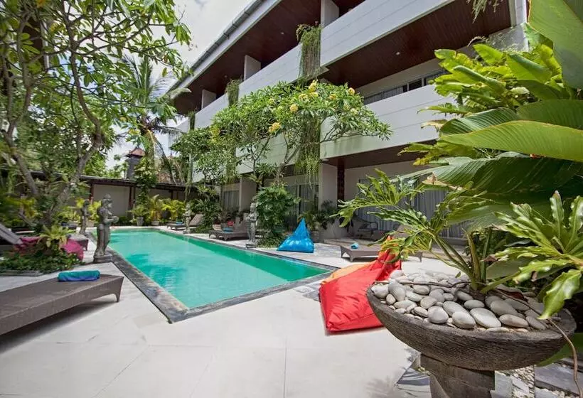 فندق Sunset Mansion Seminyak