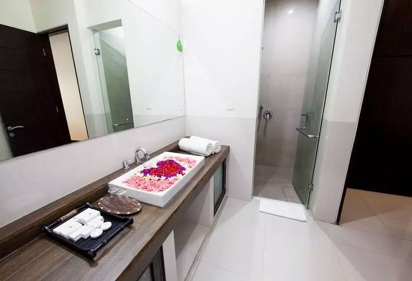 فندق Sunset Mansion Seminyak