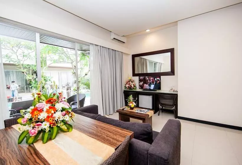 فندق Sunset Mansion Seminyak