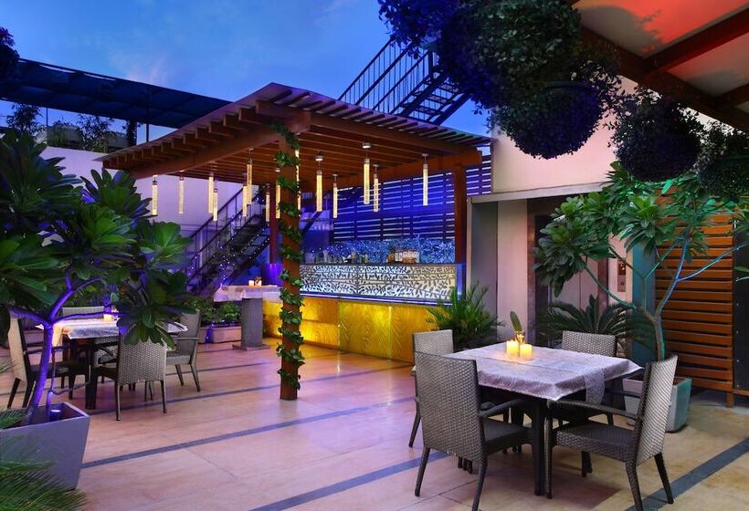 فندق The Ashtan Sarovar Portico