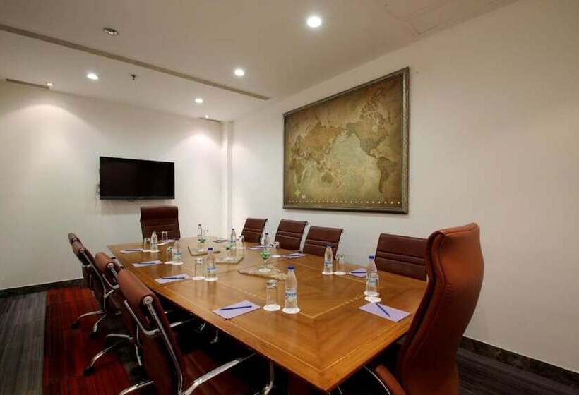 فندق The Ashtan Sarovar Portico