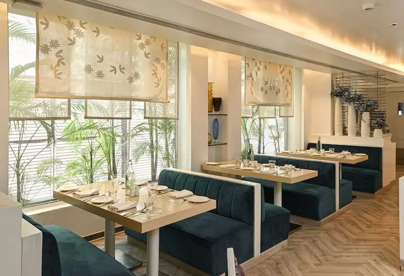 酒店 The Ashtan Sarovar Portico