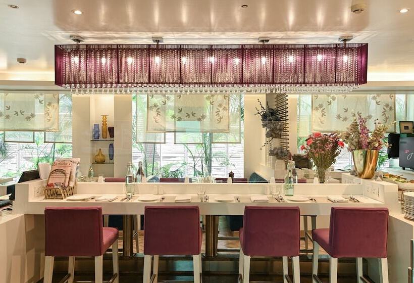 فندق The Ashtan Sarovar Portico