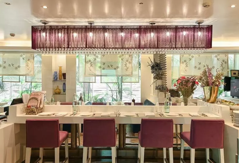 酒店 The Ashtan Sarovar Portico