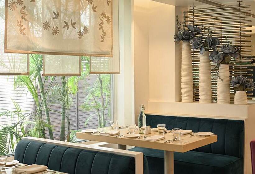 فندق The Ashtan Sarovar Portico